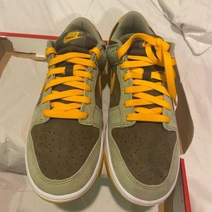 nike dunk “dusty olive”